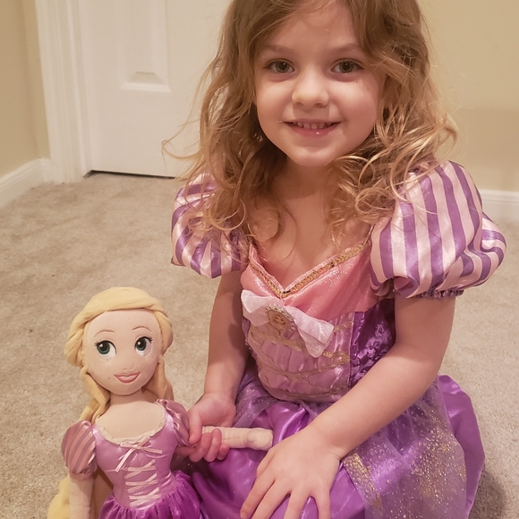 Meet your Posher, Ashley Annette - Picture 6 of 16